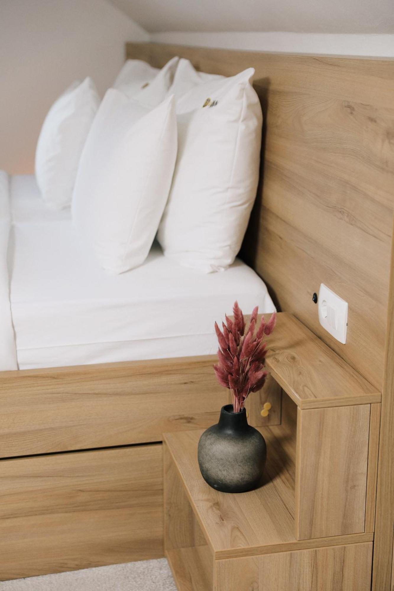 Sax-Win Hotel Pozega Ngoại thất bức ảnh